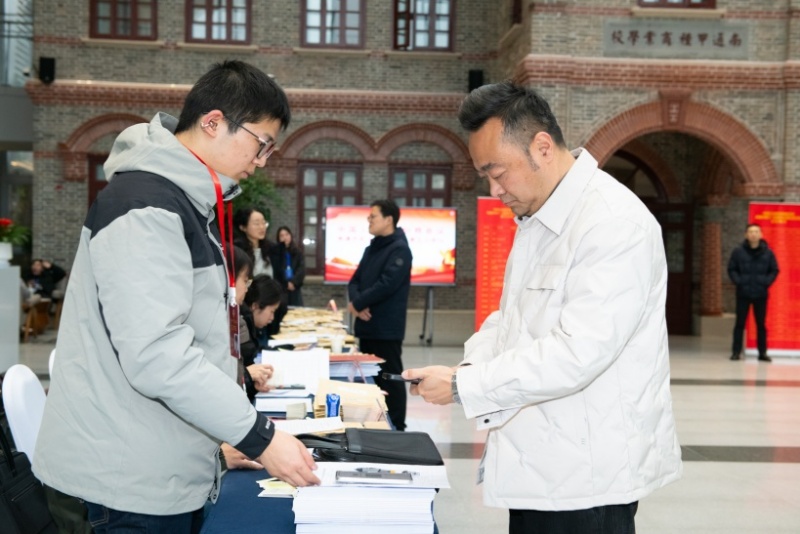 政协动态 大会报到2.jpg