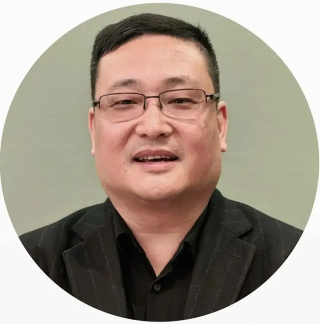胡忠.jpg