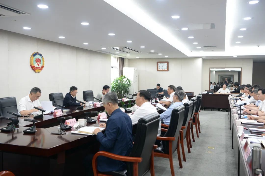 5.30十三届三十七次主席会议.jpg